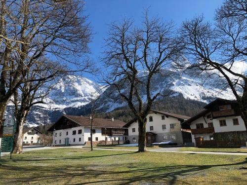Berghaus Halali - Dein Kleines Hotel An Der Zugspitze