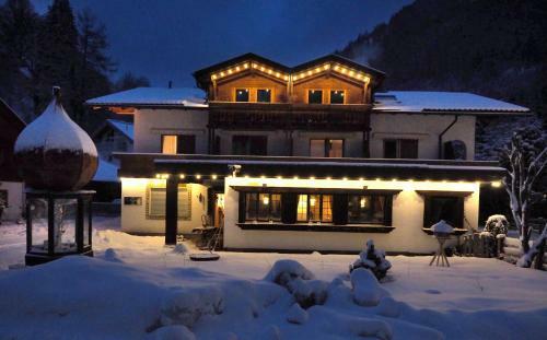 Berghaus Halali - Dein Kleines Hotel An Der Zugspitze