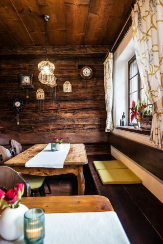 Berghaus Halali - Dein Kleines Hotel An Der Zugspitze