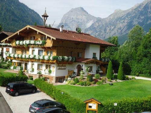 Hostal Landhaus Achental