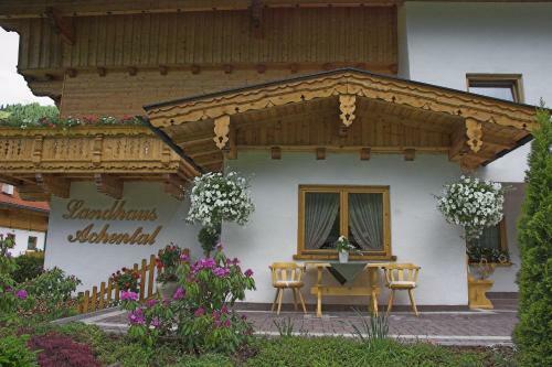 Hostal Landhaus Achental