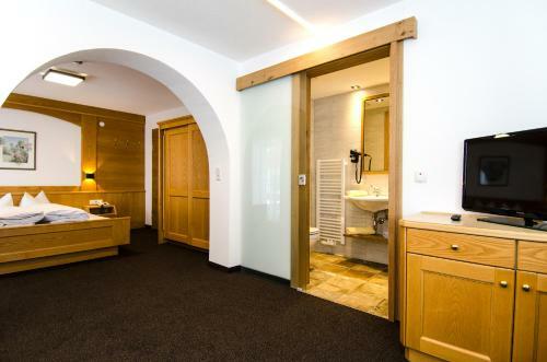 Hostal Hotel Garni Persutt