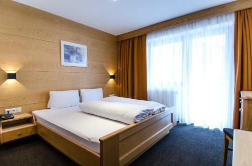 Hostal Hotel Garni Persutt