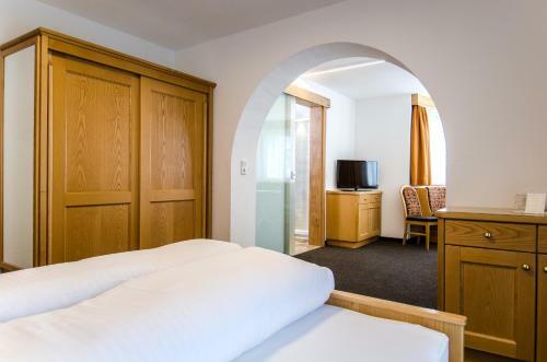Hostal Hotel Garni Persutt
