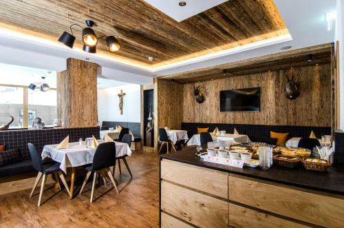 Hostal Hotel Garni Persutt