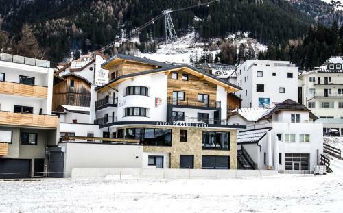 Hostal Hotel Garni Persutt
