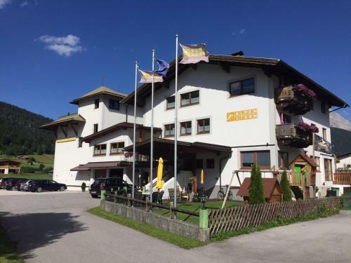 Hostal Pension Alpenstern