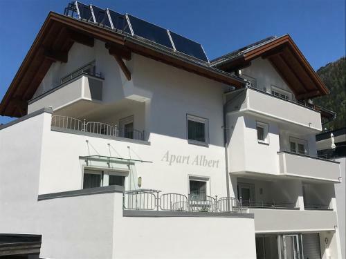 Apart Albert
