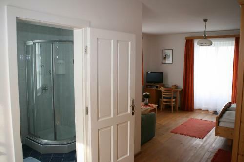 Bed & Breakfast G�ste- Und Vitalhaus Sauer