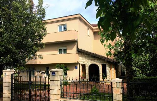 Hostal Pansion Bencun