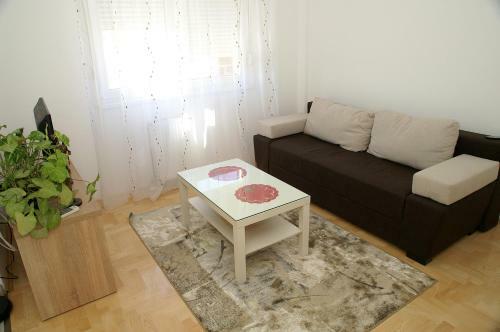 Apartment Max