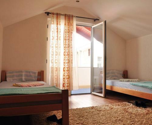 Hostal Guest House Mirza