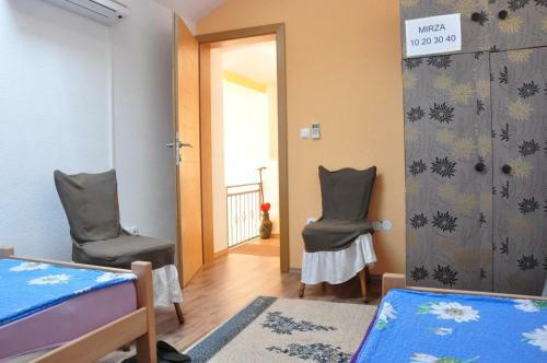 Hostal Guest House Mirza