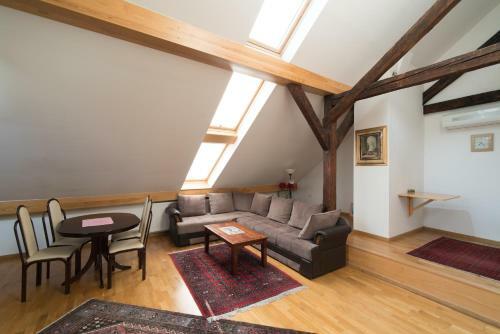Saraj Apartment Central