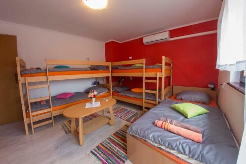 Hostal Guesthouse Adi