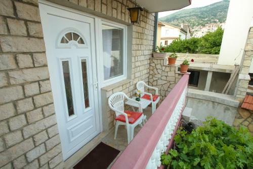 Hostal Guesthouse Adi