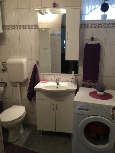 Hostal Guesthouse Adi