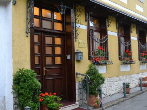 Hostal Ada Hotel