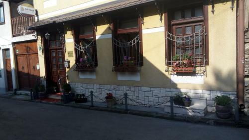 Hostal Ada Hotel