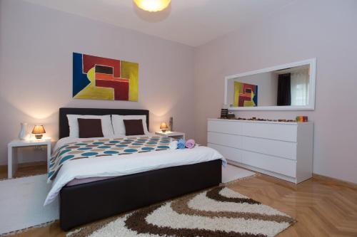 Apartment Center 2