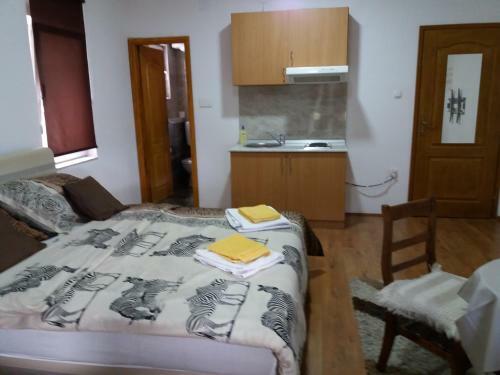 Hostal Apartman Carine
