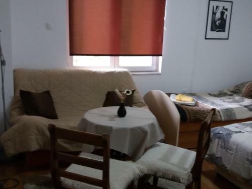 Hostal Apartman Carine