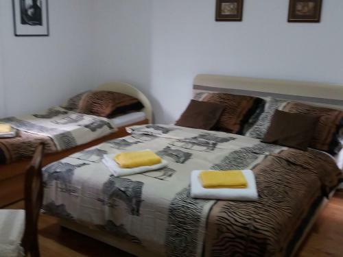 Hostal Apartman Carine