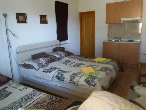 Hostal Apartman Carine