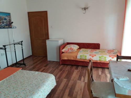Hostal Apartman Carine