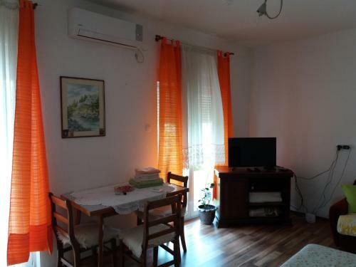 Hostal Apartman Carine
