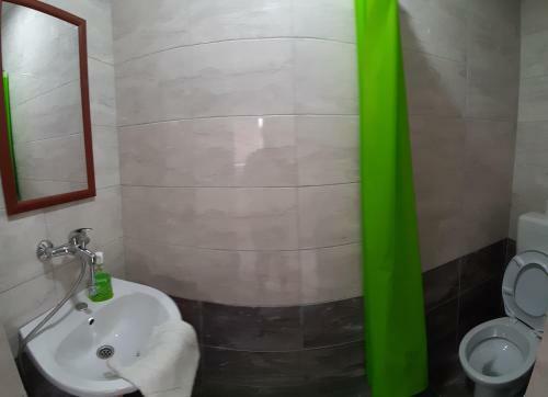 Hostal Apartman Carine