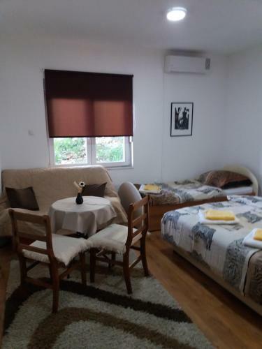 Hostal Apartman Carine