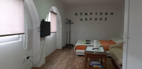 Hostal Apartman Carine