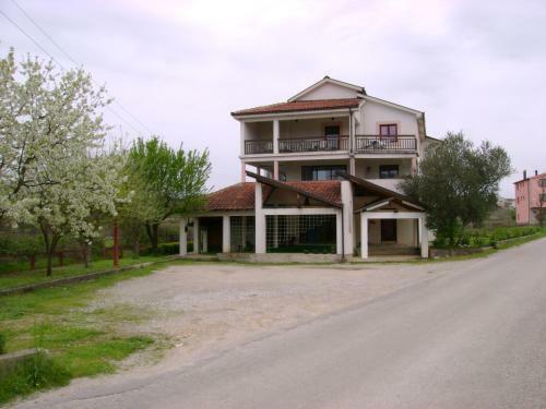 Hostal Guest House Robi