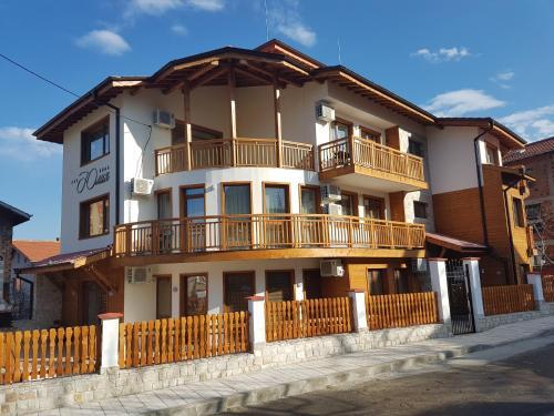 Hostal Yuliya Guest House