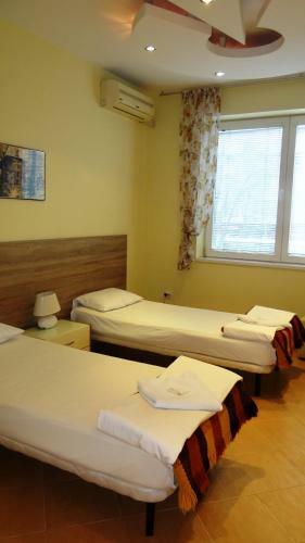 Hostal Guest Rooms Kom