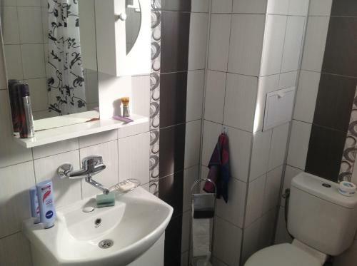 Hostal Faina Guest House