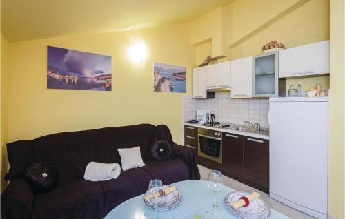 One-bedroom Apartment In Kastel Stari