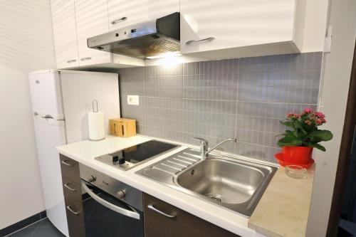 Rooms & Apartments 72