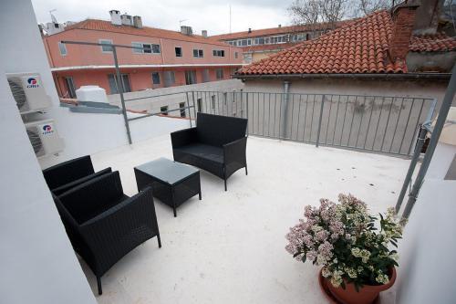 Rooms & Apartments 72