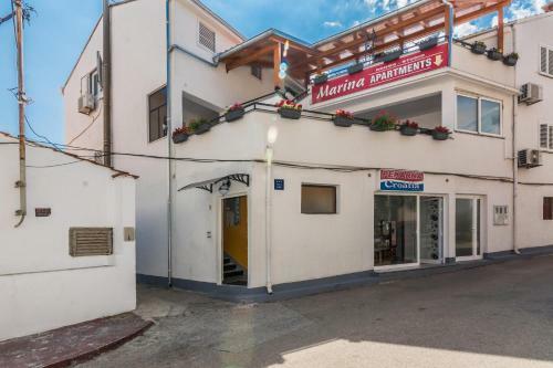 Apartments Marina