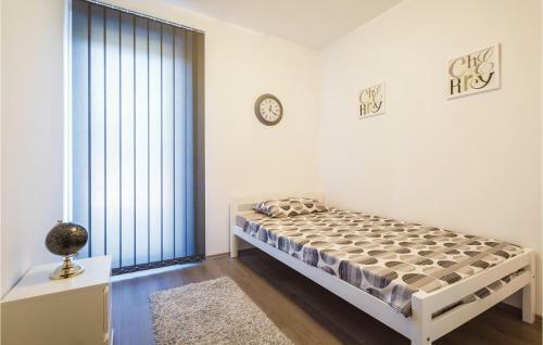 Two-bedroom Apartment Novigrad 05