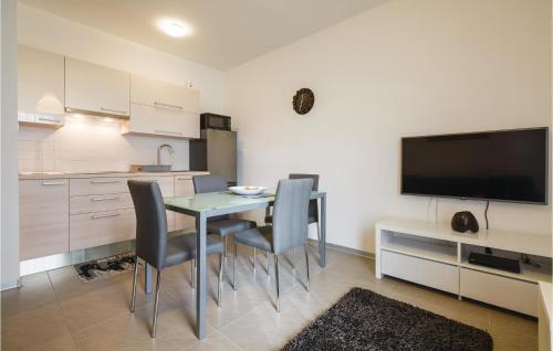 Two-bedroom Apartment Novigrad 05