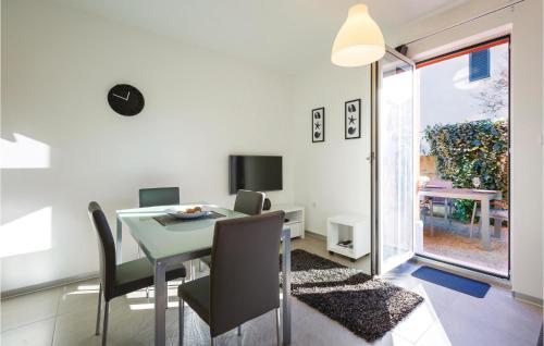 Two-bedroom Apartment Novigrad 05