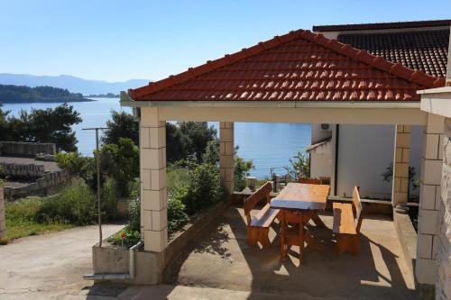 Apartment Lumbarda 10049a
