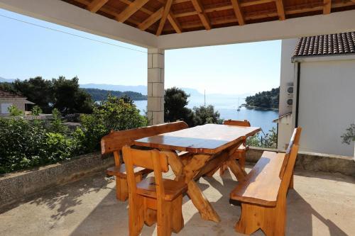 Apartment Lumbarda 10049a