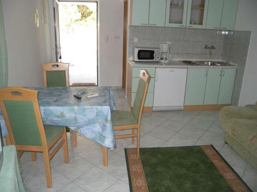 Apartment Kampor 1