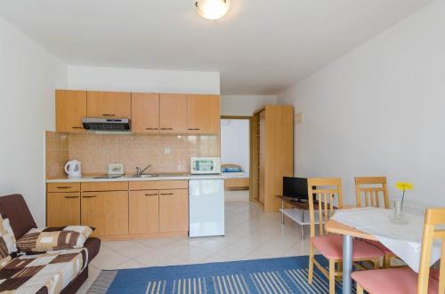 One-bedroom Apartment In Orebic IV