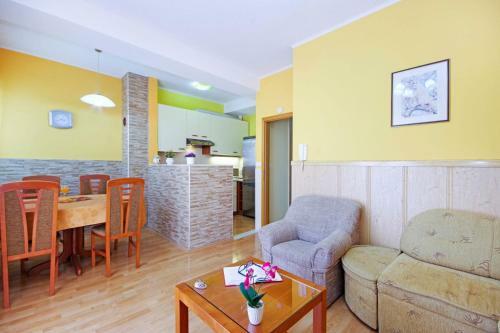 Apartments Missy Makarska