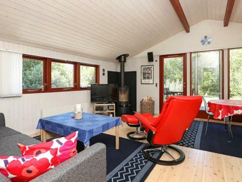 Three-bedroom Holiday Home In �lb�k 1